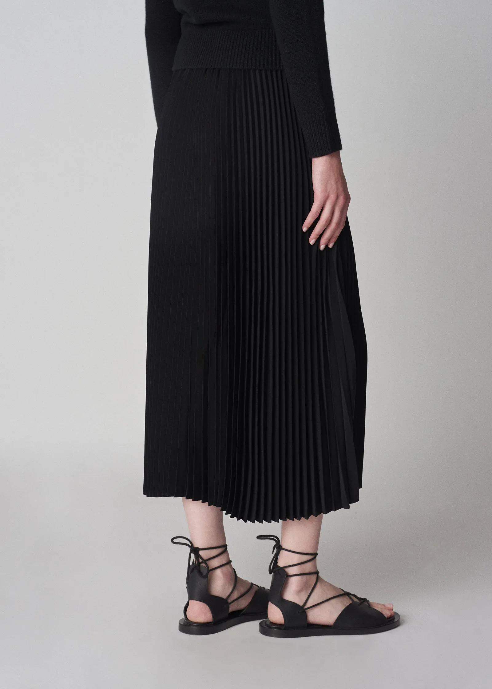 Pleated Elastic Waist Skirt in Stretch Crepe - Black