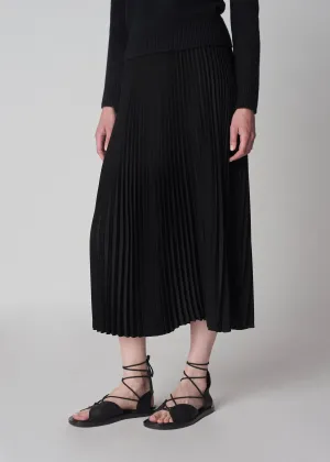 Pleated Elastic Waist Skirt in Stretch Crepe - Black