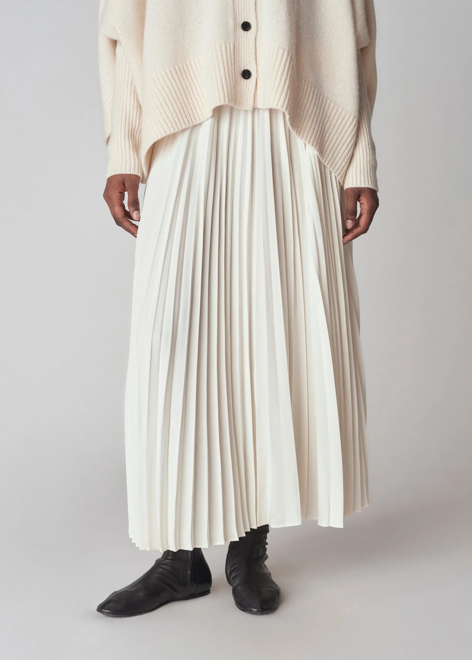 Pleated Elastic Waist Skirt in Stretch Crepe - Ivory